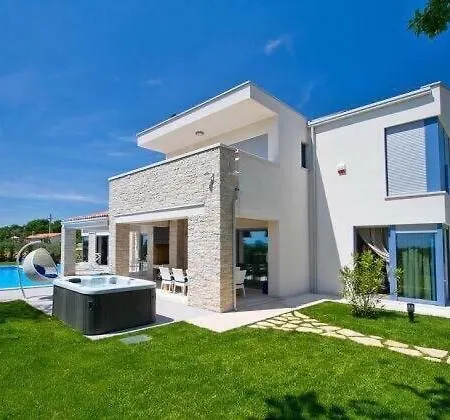 Perini Vila *